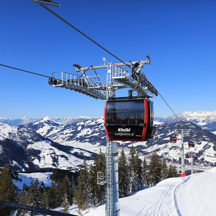 Detachable gondola lifts