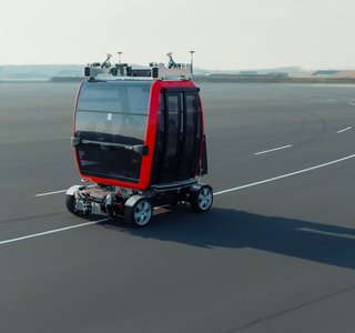 LEITNER établit une liaison mixte aérienne et routière avec sa solution unique de mobilité électrique dédiée aux zones urbaines