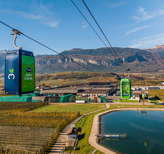 Launch of world’s first “Apple Ropeway” Launch of world’s first “Apple Ropeway”